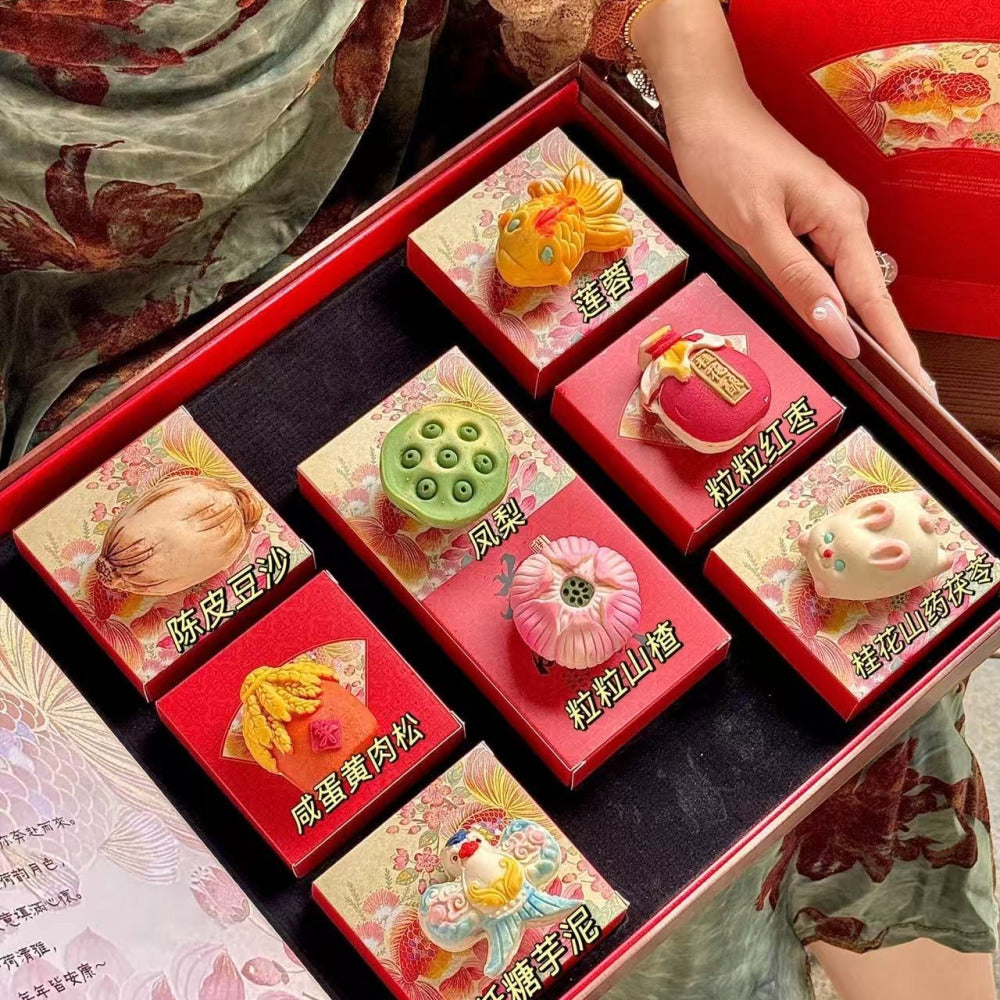 YOONA-Baking-Lotus-Breeze-Mid‑Autumn-Mooncake-Gift-Box-–-8-Pieces-with-Gift-Bag-2