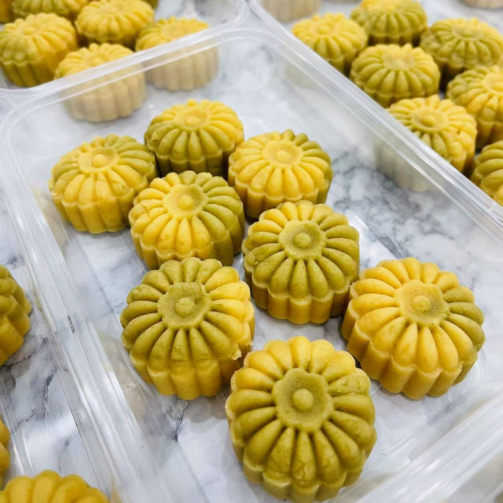 Ai-Mei-Kang-Frozen-Cooling-Mung-Bean-Cakes-–-8-Pieces-(200g)---Traditional-Chinese-Summer-Pastry-1