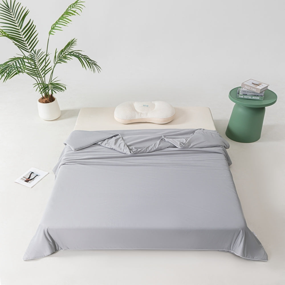 Heartin Spring/Summer Quilt Grey King-1