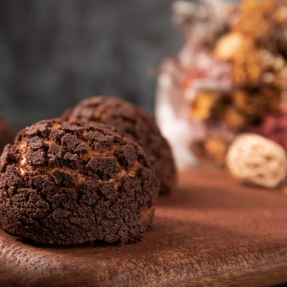 Frozen-Chocolate-Cream-Puffs-(Choux)-with-Crunchy-Cookie-Crust-–-6-Pieces,-360-g-3