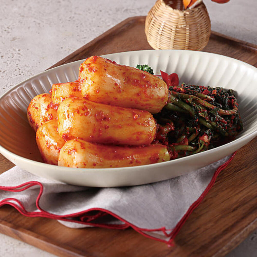 Jongga Ponytail Radish Kimchi (Chonggak Kimchi), 1kg (35 oz) – Crunchy & Spicy Korean Fermented Radish