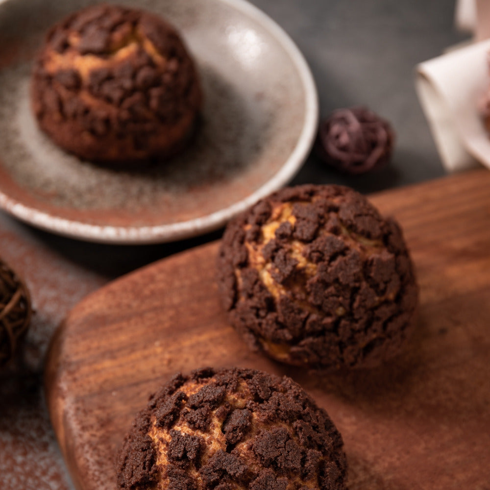 Frozen-Chocolate-Cream-Puffs-(Choux)-with-Crunchy-Cookie-Crust-–-6-Pieces,-360-g-5