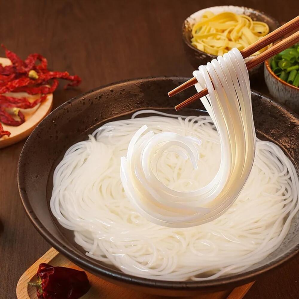 CheChe-Shaanxi-Youpo-Lazi-Chili-Oil-Rice-Noodles-–-200g-5