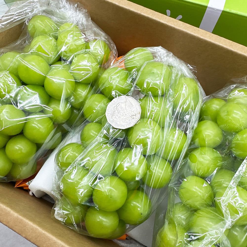 Air-Flown-Shine-Muscat-Grapes-(China)-–-1-Bunch,-800–900g-2