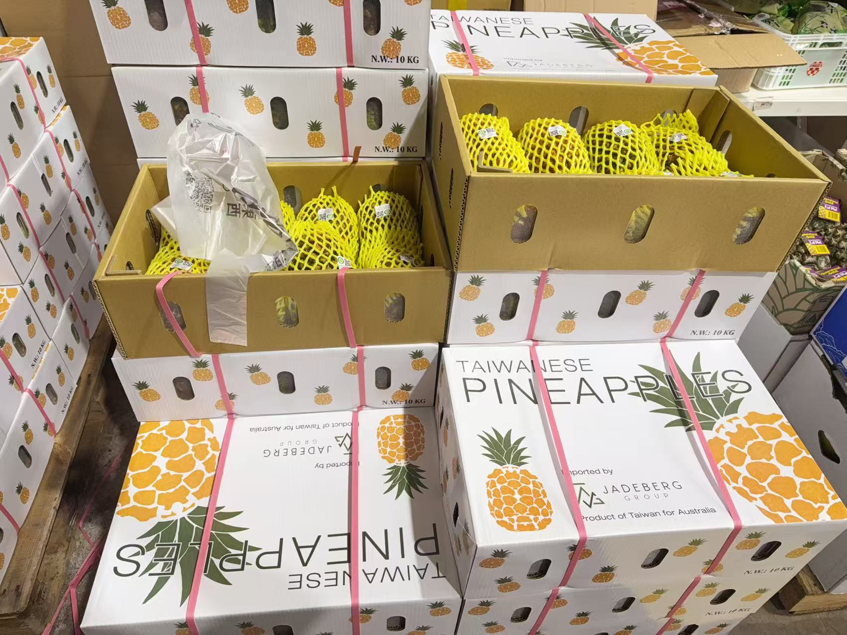 Taiwan-Golden-Diamond-Pineapples---Box-of-8-4