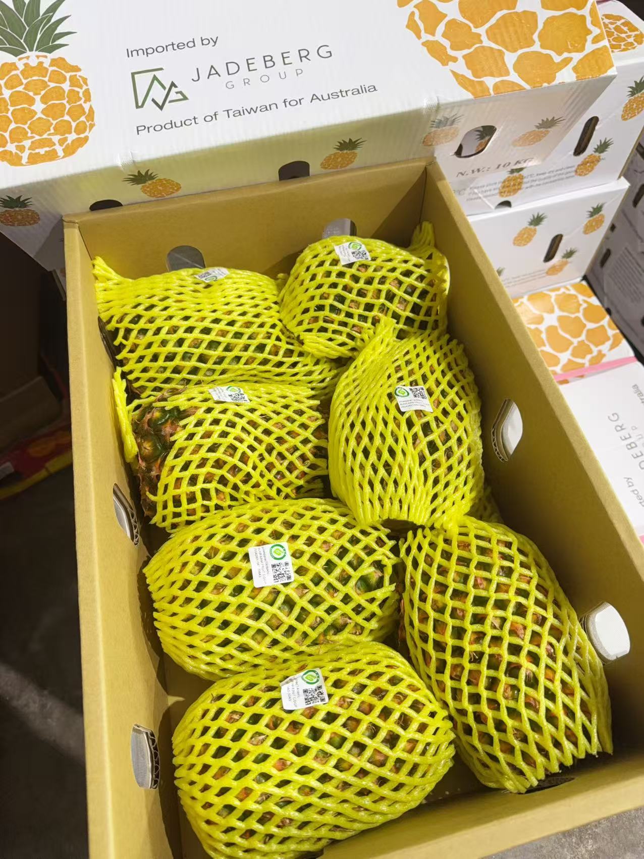 Taiwan-Golden-Diamond-Pineapples---Box-of-8-1